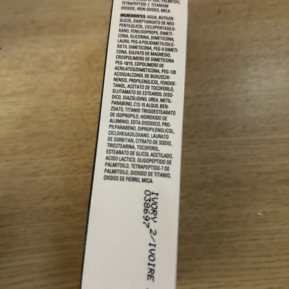 Mary Kay Luminous-Wear Liquid Foundation - Ivory 2 - Picture 3 of 5